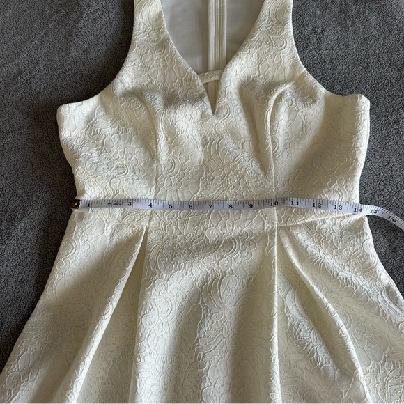 Francesca's Collections Off White V-Neck Bride, Semi, Formal Sheath Mini Dress - Picture 7 of 8